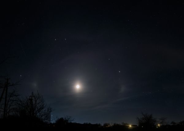 A faint paraselene and Mars near the Moon. April 17, 2021. - Astrophotography