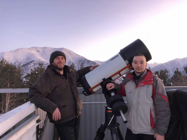 Serious men with a serious telescope. - Astrophotography