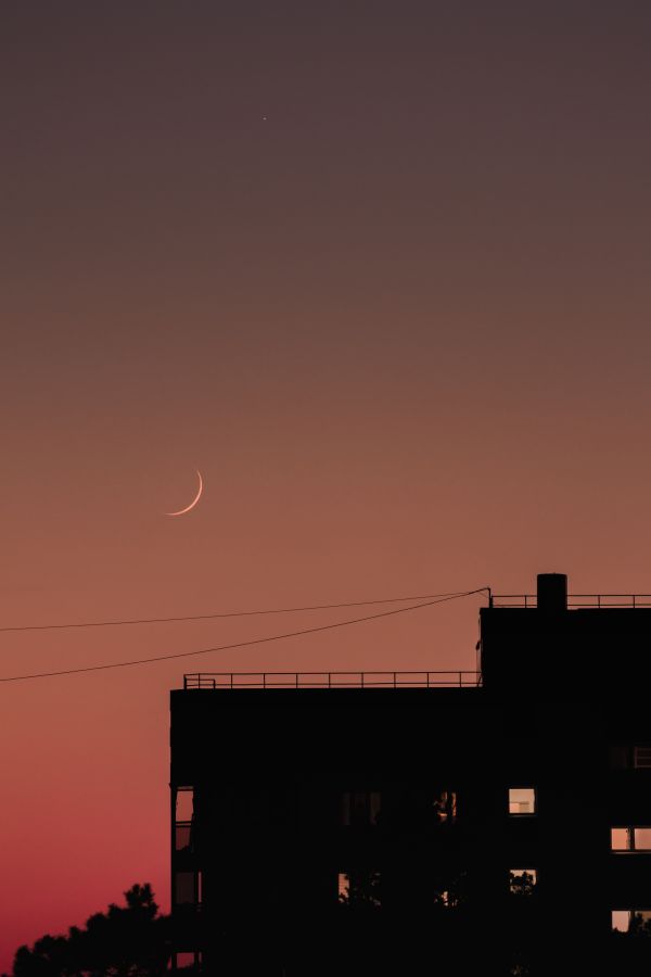 Moon above the house - Astrophotography