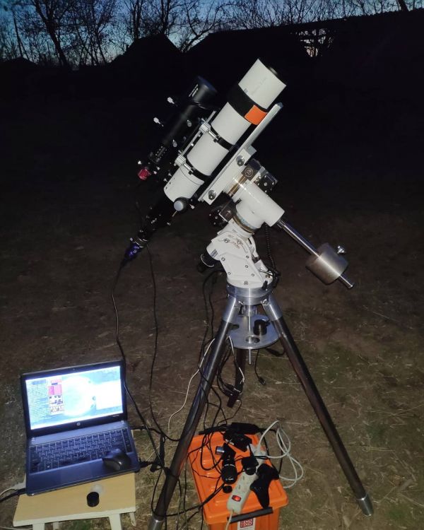 In the village, photographing the moon. - Astrophotography