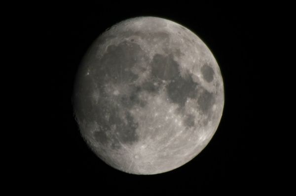 Moon with Canon 70-2004L USM and Barlow lens NPZ PAG 3-5x (5x) - Astrophotography