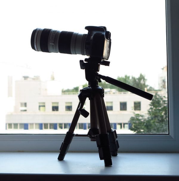 Canon 550D camera with a Canon 70-200mm f/4 lens - Astrophotography