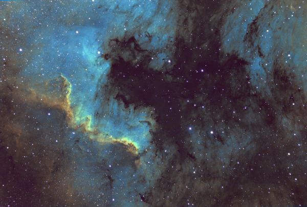 Cygnus wall in NGC7000 Hubble Pallet - Astrophotography