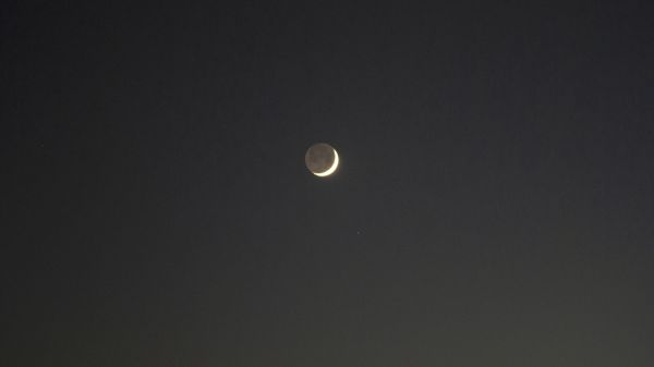 Earthshine on the Moon - Astrophotography