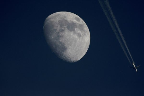 The Moon and an airplane - Astrophotography