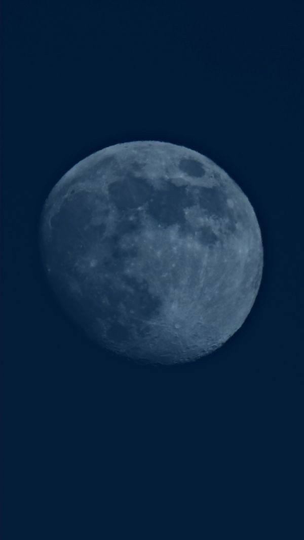 The Moon in daylight - Astrophotography