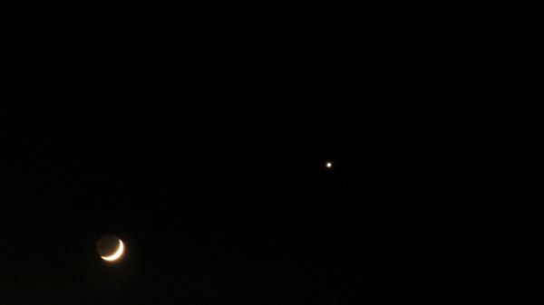 Venus and the Moon in close approach. - Astrophotography