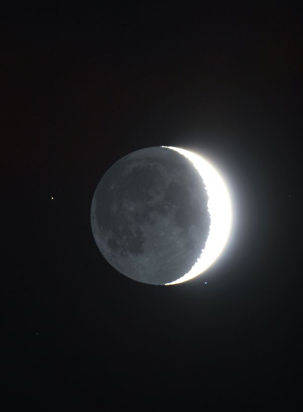 Earthshine on the Moon - Astrophotography