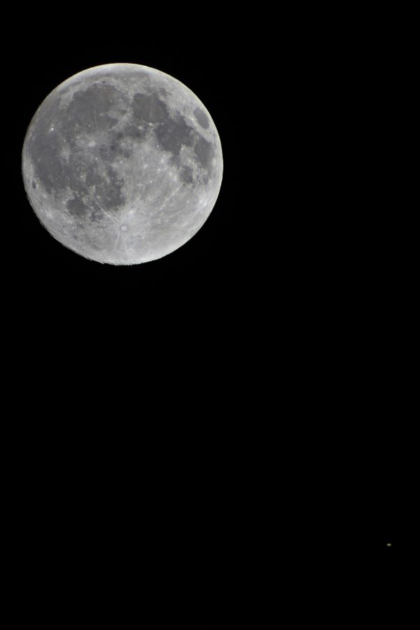 Moon and Saturn (2 june 2015, 00:12) - Astrophotography