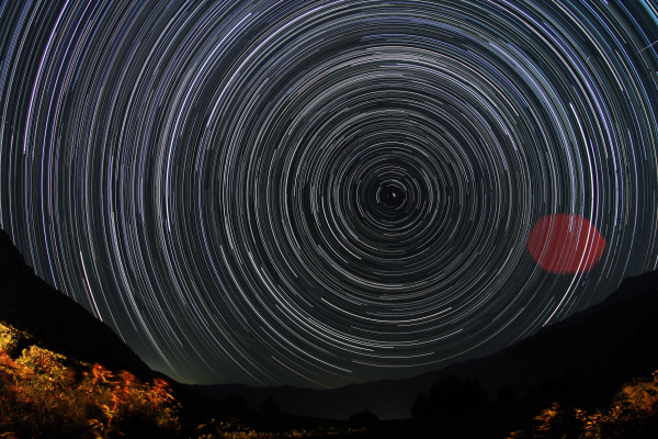 A starry dance above the mountains - Astrophotography